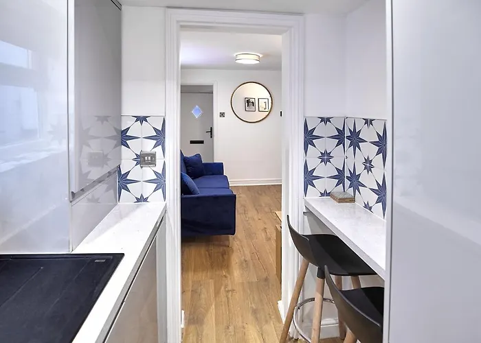 Host & - Clinker * Whitby